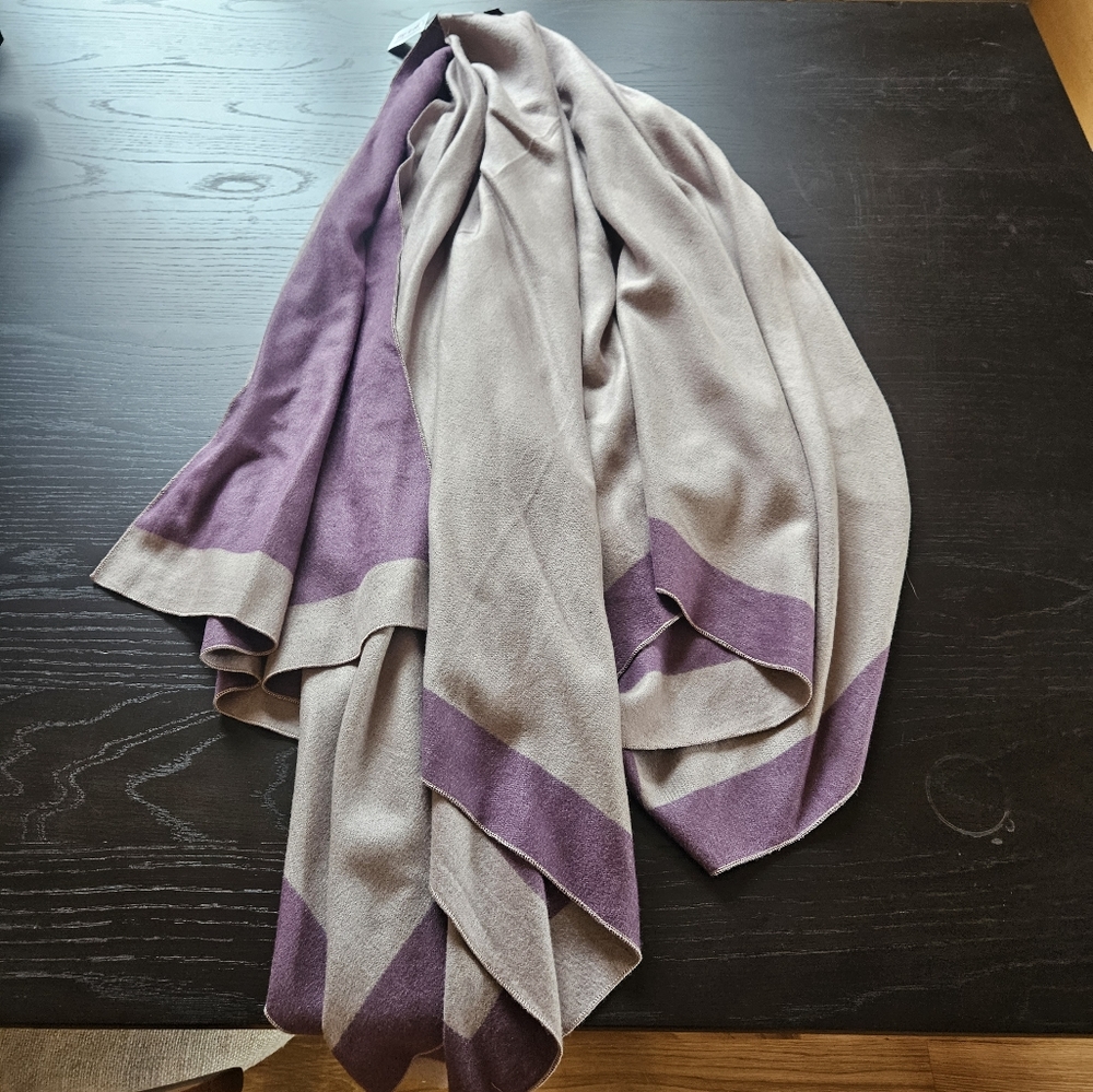 Reversible Shawl - Picture 4 of 4